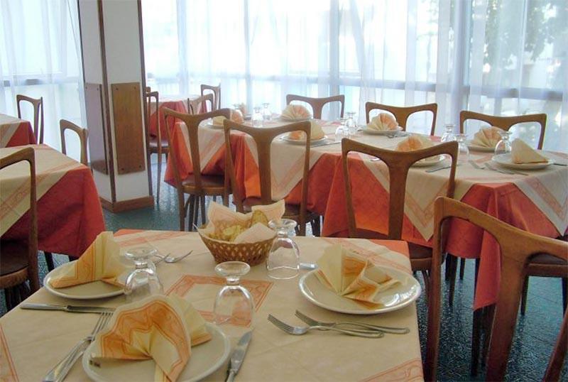 Hotel Bacco リミニ エクステリア 写真